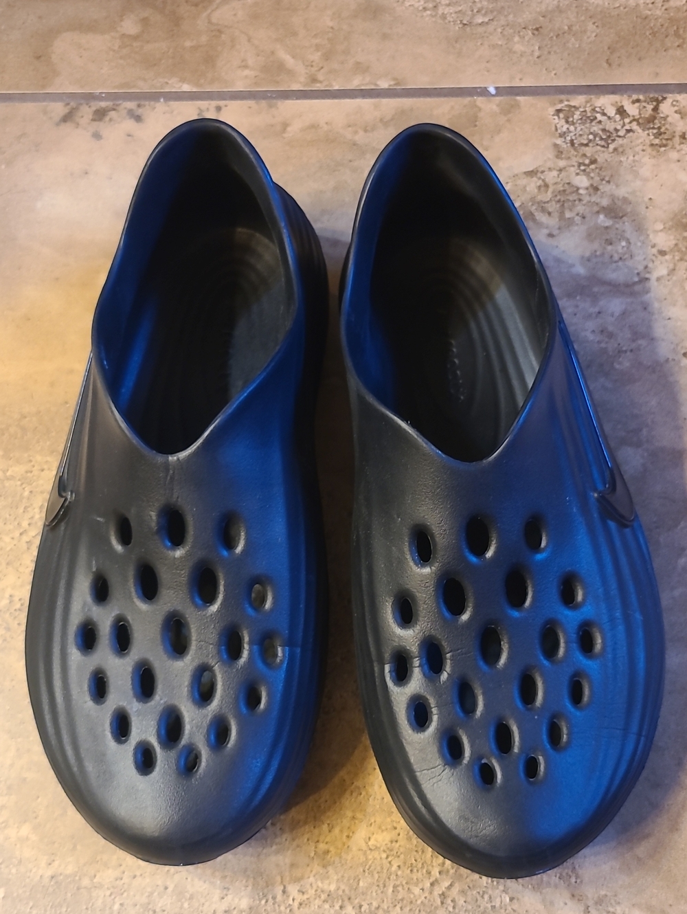Nike Men's Black Vented Slip-On Clogs